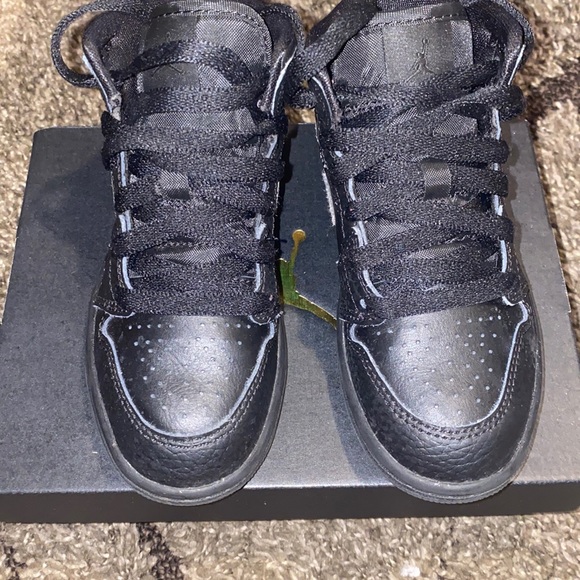 Jordan Other - BLACK JORDAN 1 mid.